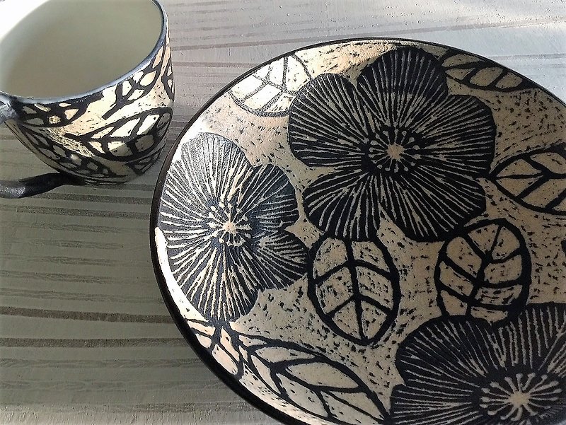 Engraved series - flower white pottery discs _ pottery plate - Small Plates & Saucers - Pottery White