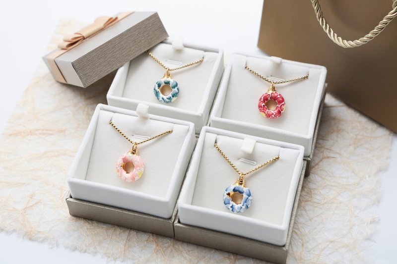 Long Er Kiln - Peony Love Essential Oil Necklace - Necklaces - Porcelain 