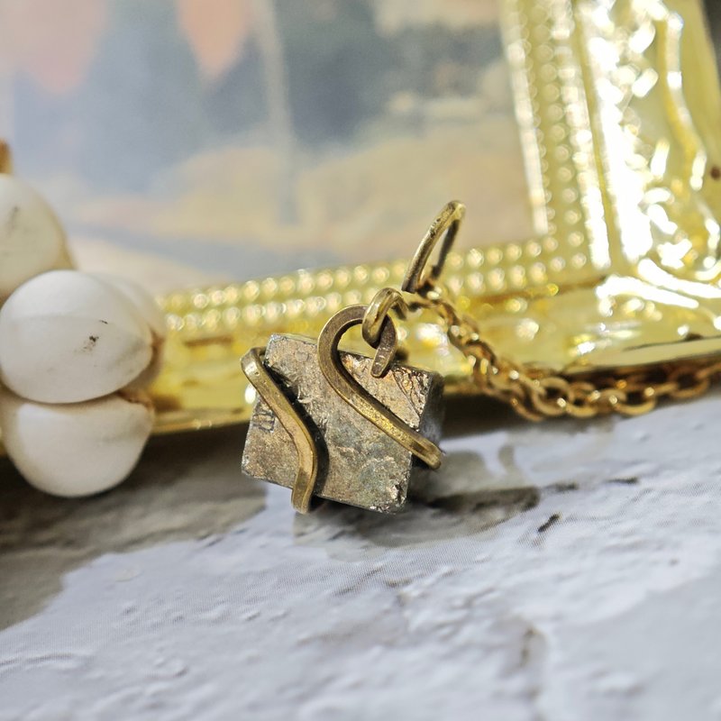 黃鐵礦原礦項鍊 黃銅手作 - 項鍊 - 銅/黃銅 金色