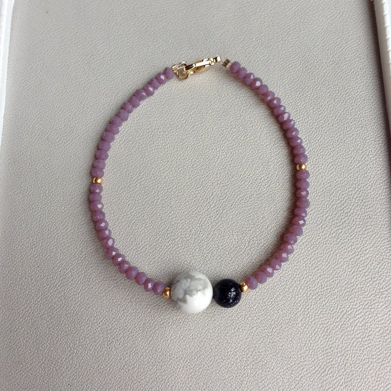 Lavender violet • Czech cut face beads • white turquoise • bracelet bracelet - สร้อยข้อมือ - เครื่องเพชรพลอย สีม่วง
