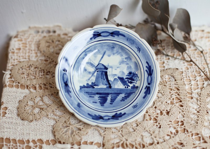 [Good day fetish] Netherlands vintage hand-painted ceramic classic windmill snack plate. Wall hanging - จานและถาด - ดินเผา สีน้ำเงิน