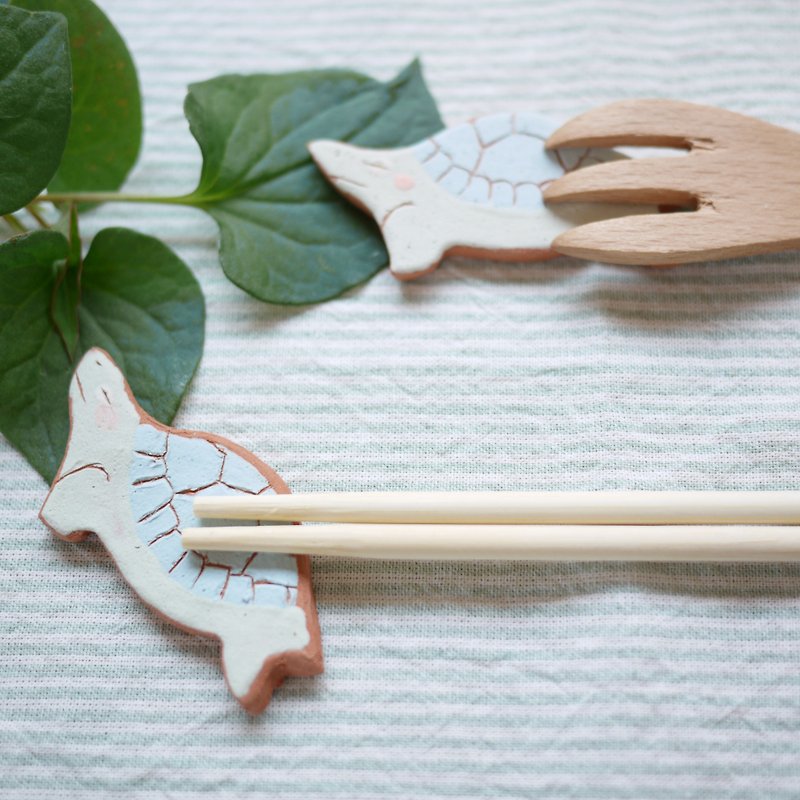 アイシングクッキーみたいなカメの箸置き/turtle cutlery rest like icing cookies - 筷子/筷子架 - 陶 藍色