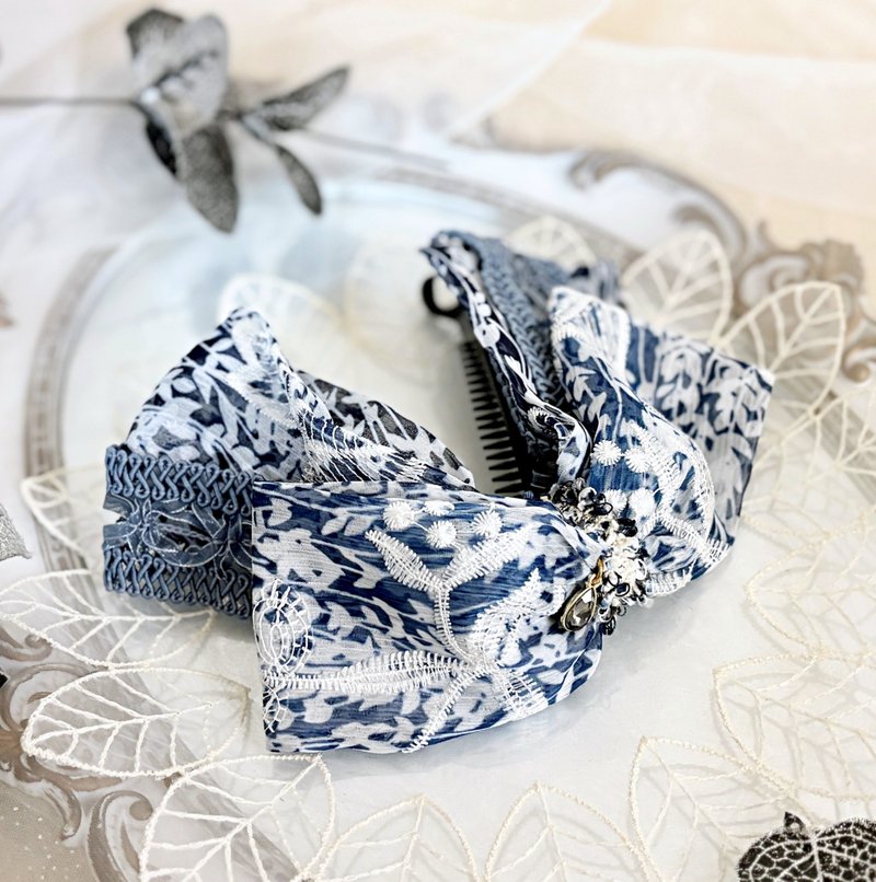 法式刺繡雪紡布藝香蕉夾 鯊魚夾 髮夾 髮圈 馬尾夾 抓夾 邊夾 藍 - 髮圈/髮夾 - 其他材質 藍色
