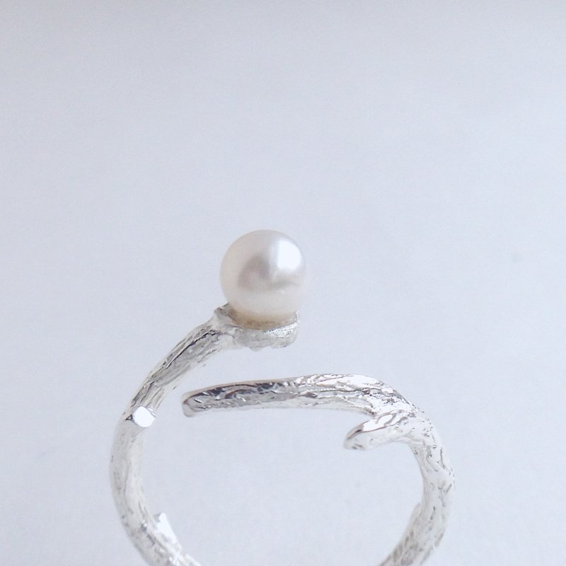 【 PURE COLLECTION 】- Naturalism  fruit / New Beginning .925 silver freshwater pearl ring（free size） - General Rings - Gemstone White