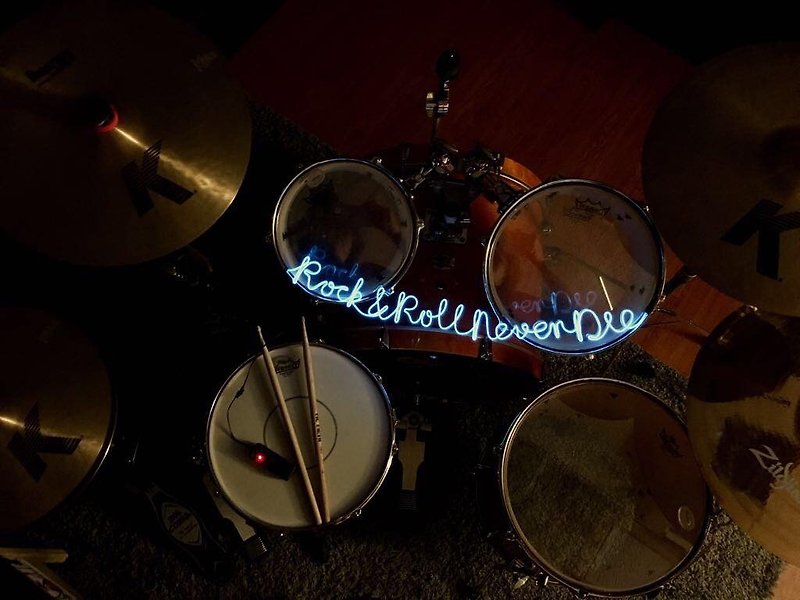 neonlite 客製霓虹文字圖案燈 /Rock&Roll Never Die/ - 燈具/燈飾 - 塑膠 藍色