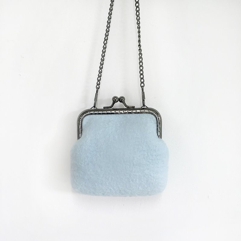 Blue wool felt gold bag/coin purse - กระเป๋าใส่เหรียญ - ขนแกะ สีน้ำเงิน