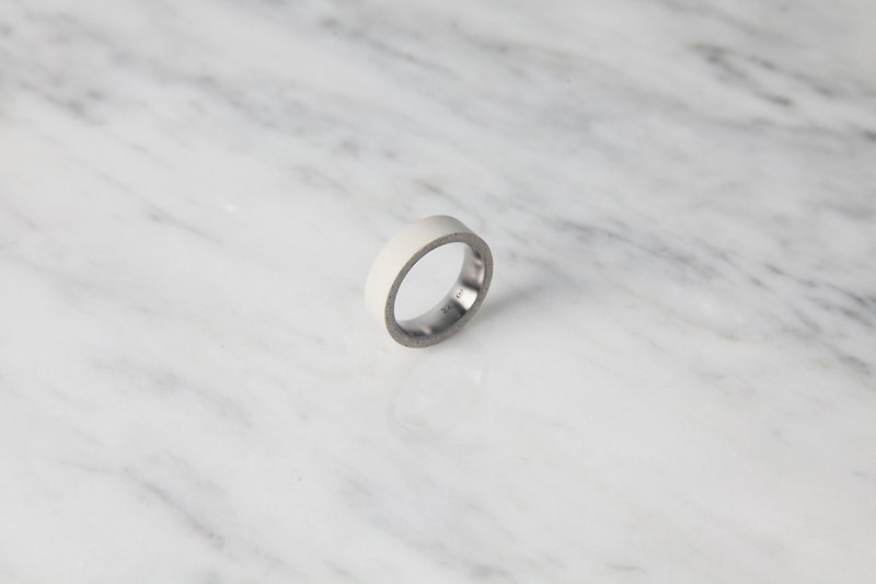 Tube Ring THIN (White) - แหวนทั่วไป - ปูน ขาว