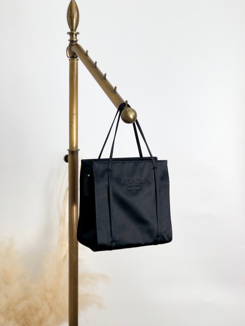 PRADA 　プラダ　ブラック ハンドバッグ　ヴィンテージ　ポーチ　ミニバッグ PRADA プラダ ブラック ハンドバッグ ヴィンテージ ポーチ ミニ