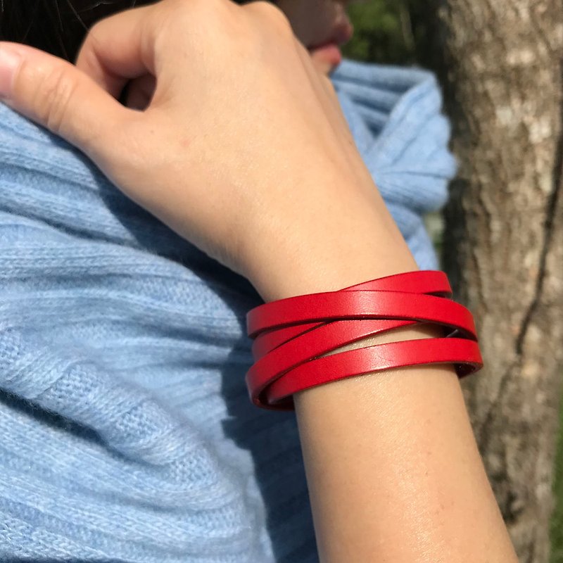 Rouge Leather Bracelet-Red - สร้อยข้อมือ - หนังแท้ สีแดง
