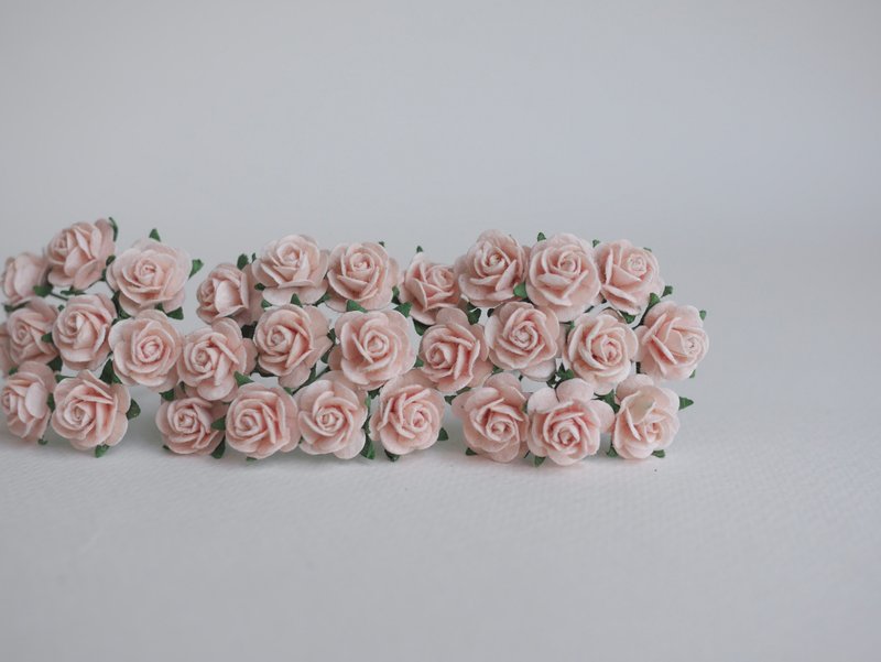 Paper flowers, DIY centerpieces, gift, 100 pieces size 1.5 cm., pale pink color. - 其他 - 紙 粉紅色