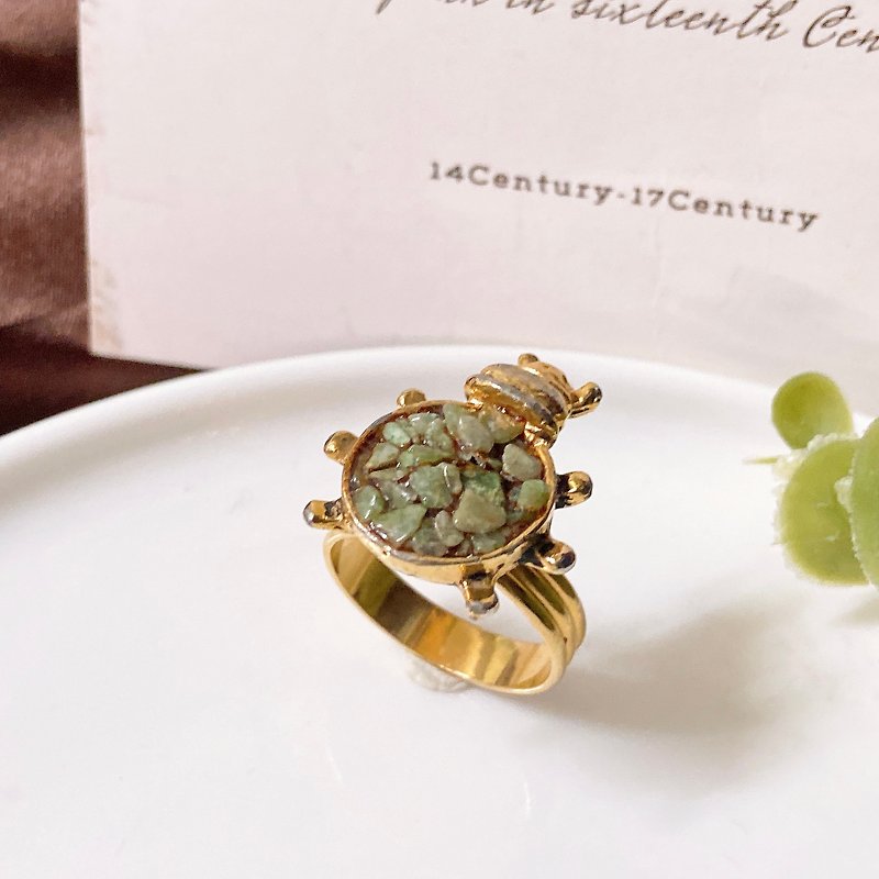 【西洋古董飾品】13 特殊天然東菱玉水晶 瓢蟲 天然石 質感 戒指 - 戒指 - 貴金屬 綠色
