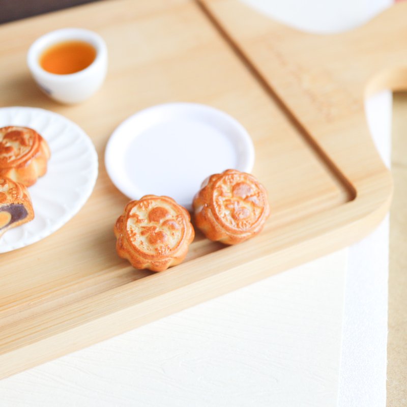 Cantonese style mooncake - round (little rabbit looking at the moon) complete uncut single earring Mid-Autumn Festival mooncake - Earrings & Clip-ons - Clay Orange