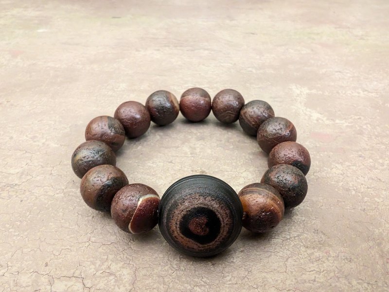 Eye agate bracelet, natural large agate beads, powerful protection dzi - สร้อยข้อมือ - เครื่องเพชรพลอย สีดำ