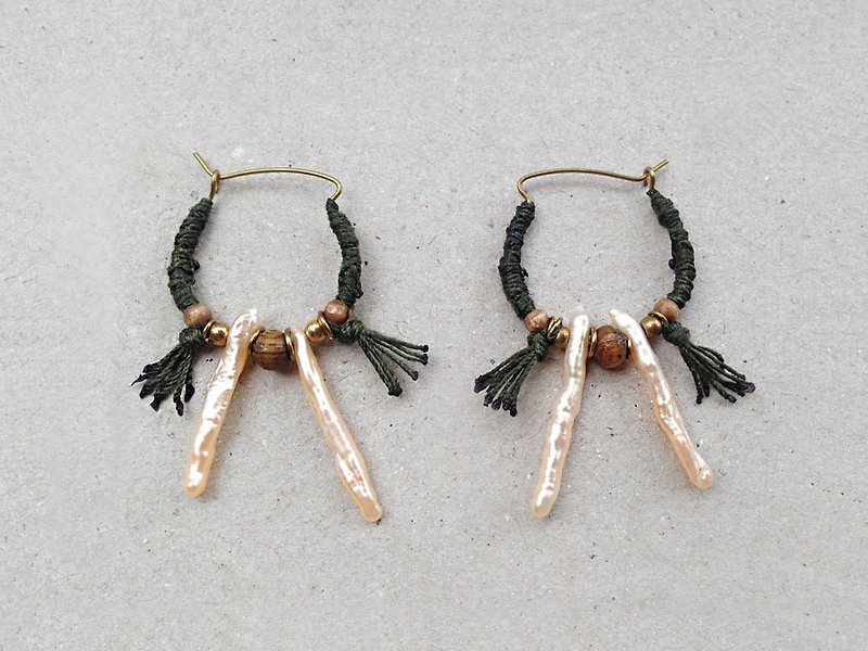 Rainforest art style brass pearl earrings - ต่างหู - เครื่องเพชรพลอย สีเขียว