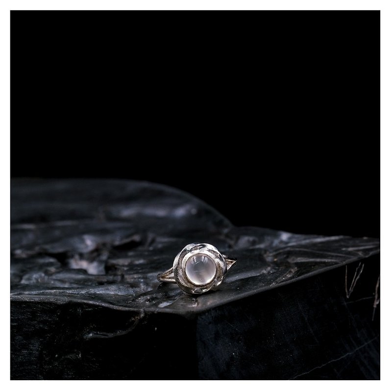 Cat's Eye Moonstone Flower Ring - แหวนทั่วไป - เงินแท้ สีเงิน