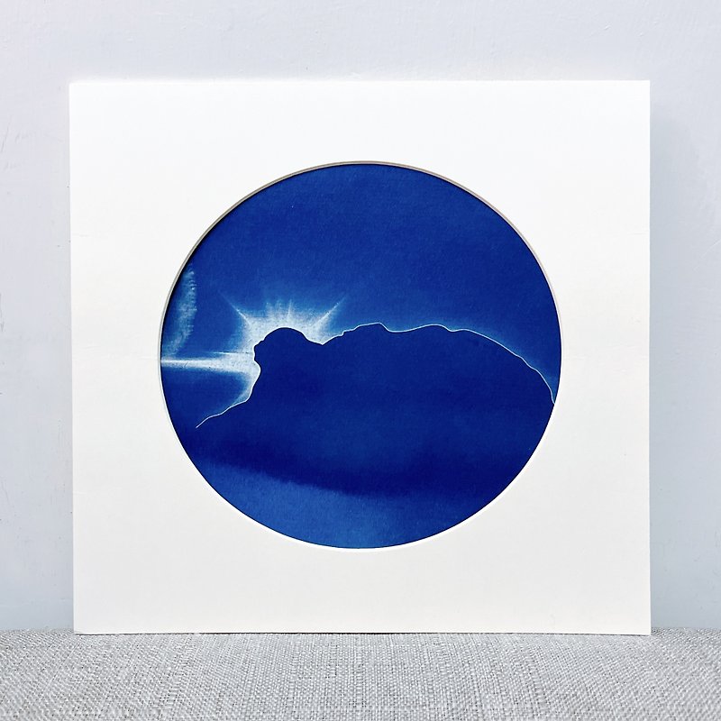 香港で作られた独自のデザインで手作りされたライオンロックのブルーの丸い紙のフレーム - ポスター・絵 - 紙 ブルー