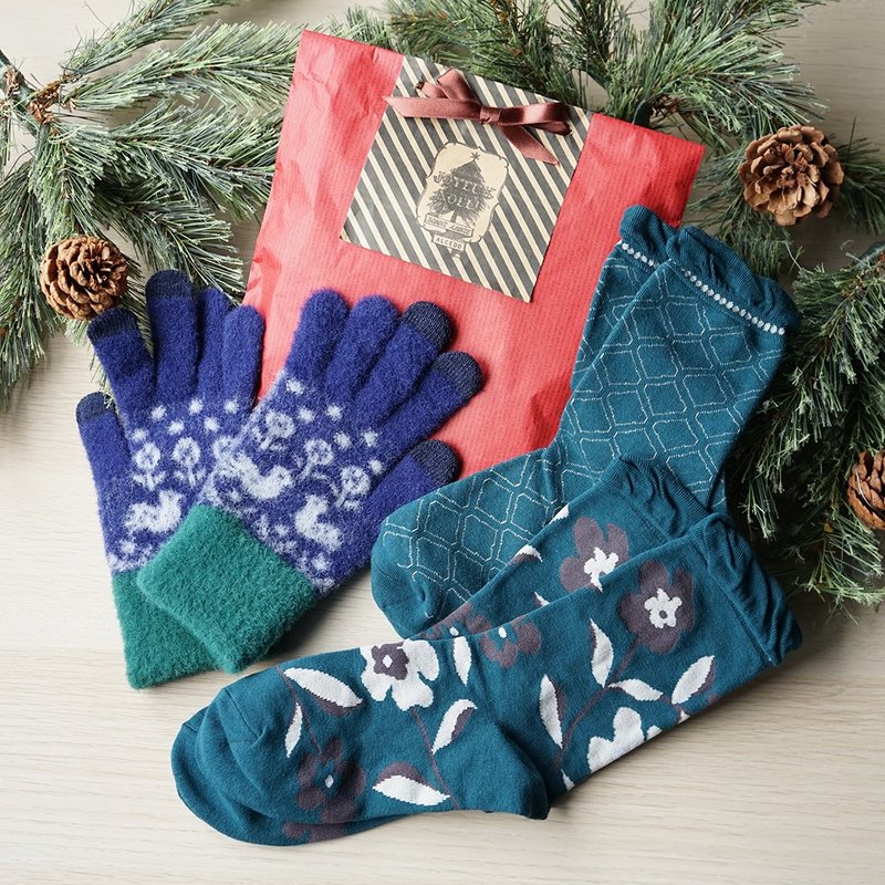 Christmas limited smartphone operation gloves and 2 pairs of socks set - Gloves & Mittens - Nylon Green