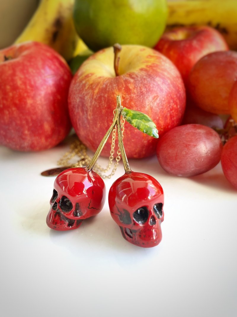 Cherry Skull Hand Painted Enamel Necklace. - 項鍊 - 其他金屬 
