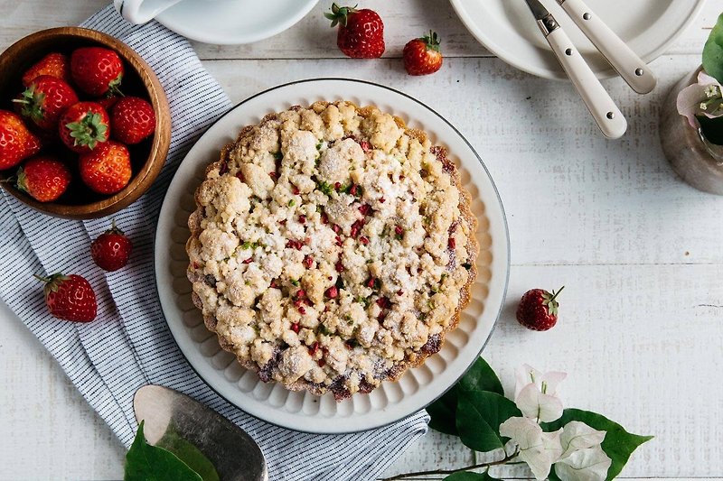 Strawberry Letty Pie 6" - Vegetarian - เค้กและของหวาน - อาหารสด สีแดง