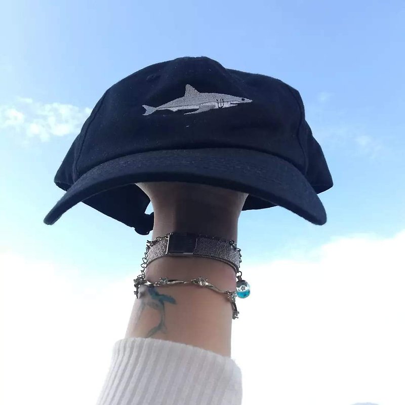 Sea Life Ocean Series Shark Cap - หมวก - ผ้าฝ้าย/ผ้าลินิน สีดำ