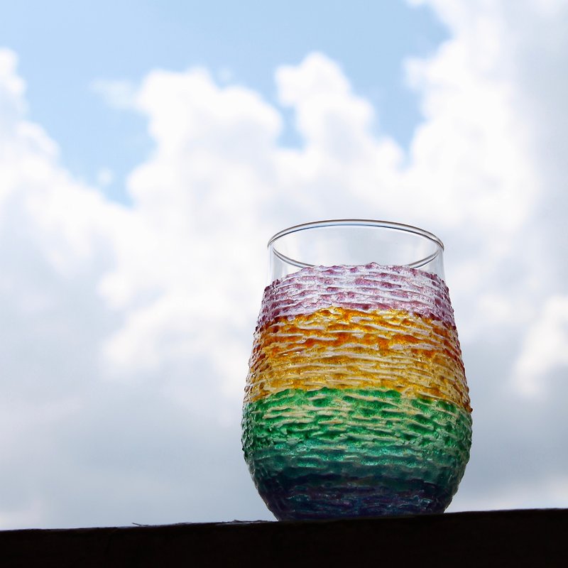 Textured Brush Strokes Rainbow Coloured Painted Wine Glass - กล่องใส่ปากกา - แก้ว หลากหลายสี
