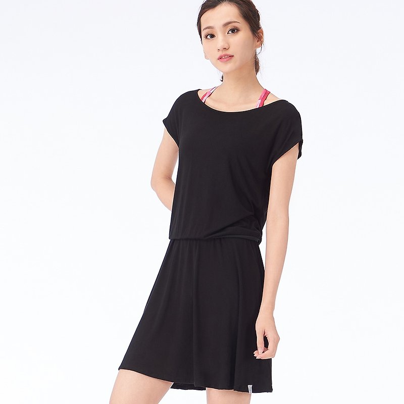 【MACACA】輕盈午后洋裝 - BSE8031 黑 - 連身裙 - 其他人造纖維 黑色