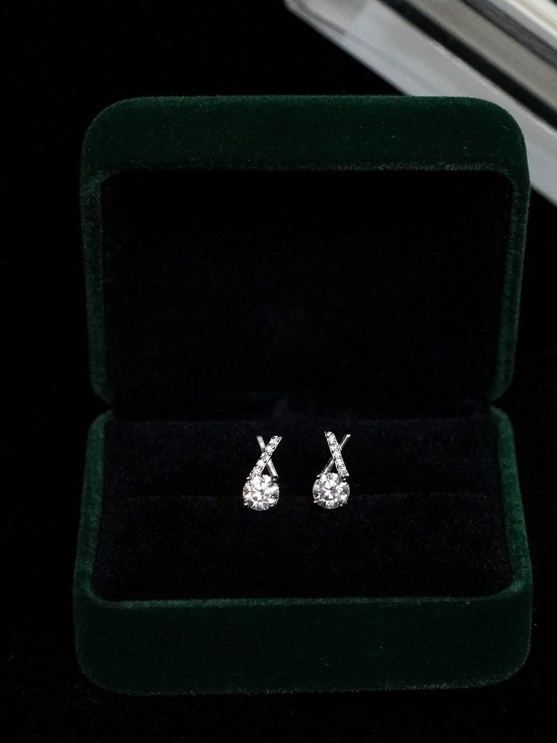 Sterling Silver Moissanite Cross Earrings - ต่างหู - เงินแท้ สีเงิน