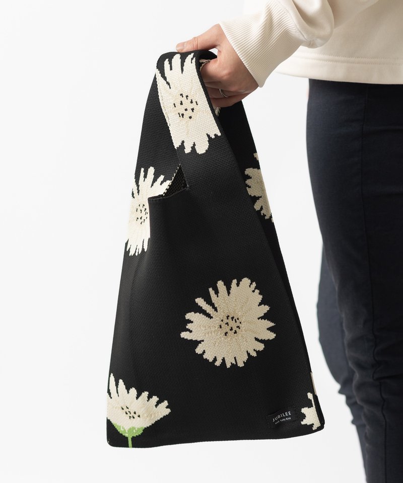 Jubilee knit tote bag, large market size, black flower lover pattern - กระเป๋าถือ - เส้นใยสังเคราะห์ สีดำ