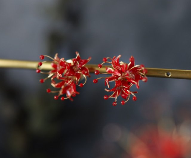 ハンドメイド イヤリング　ピアス花 選べる♡ジューシーいちご花ピアス/イヤリング | *dandelion* ガラス