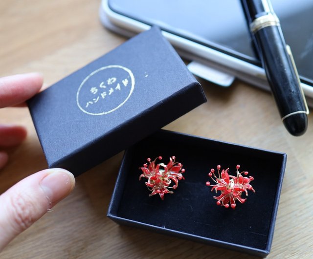 Red spider lily Clip-On - Shop tikuwahandmade Earrings