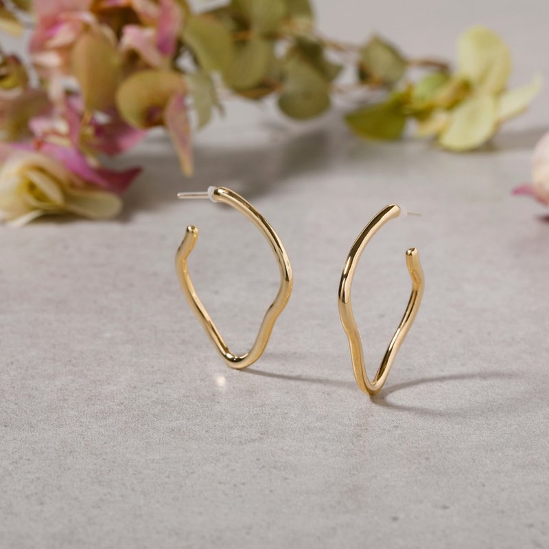 wave line pierced earring GD Nickel-free crystal post earrings Stylish simple design Gold - Earrings & Clip-ons - Other Metals Gold