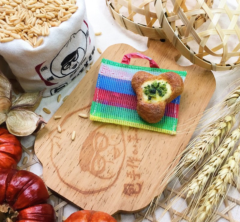 【Package for the hand】 嫲 嫲 bag pin - Onion fat bread (pin, magnet, chopping board key ring, A 嫲 bag pin / key ring variety of any take) - เข็มกลัด - ขนแกะ สีนำ้ตาล