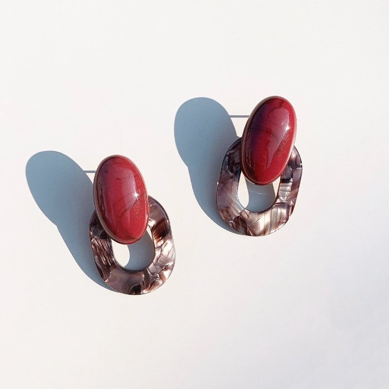 不規則紅豆暈染壓克力耳環 Burgundy Marble earrings - Earrings & Clip-ons - Acrylic Red