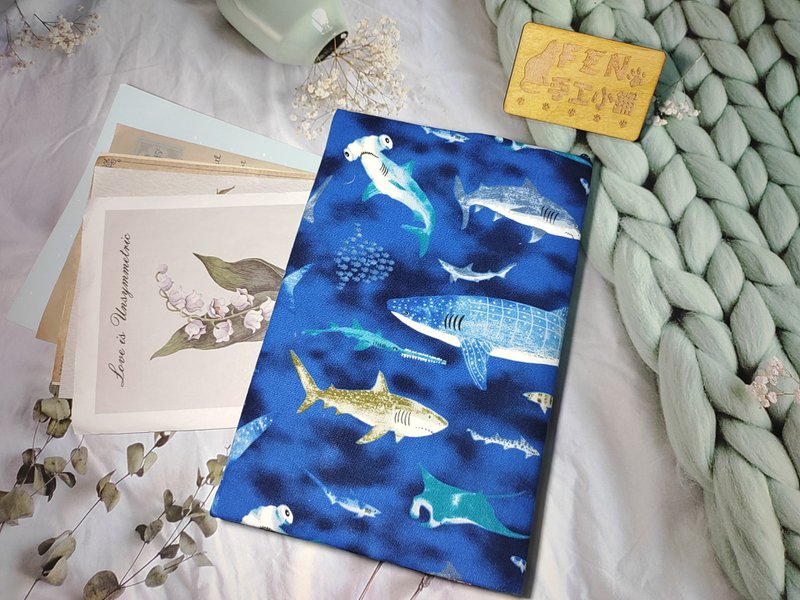海洋系列-日本薄棉布鎚頭鯊鯊魚圖鑒布書套-布書衣適用A5/25K規格 - 書衣/書套 - 棉．麻 