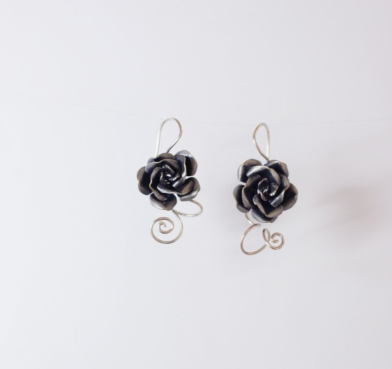 Antique silver rose earrings - ต่างหู - ทองแดงทองเหลือง สีเงิน