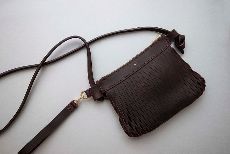 [Shimanakaboken] Hand-stitched leather shell cross-body bag in dark matte brown leather - กระเป๋าแมสเซนเจอร์ - หนังแท้ สีนำ้ตาล