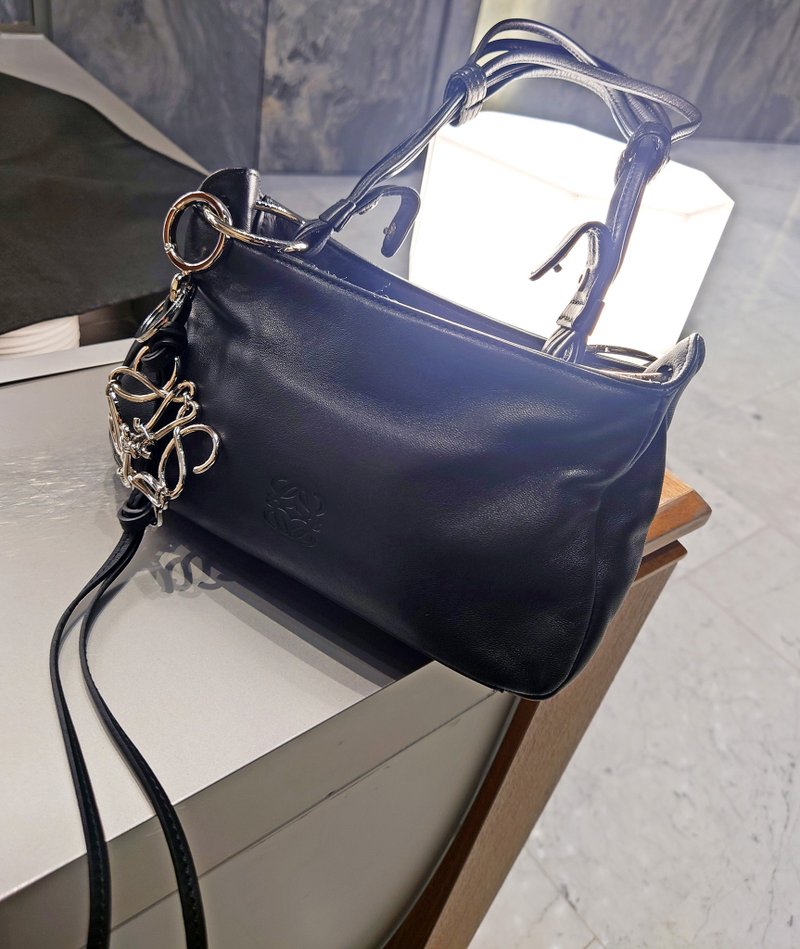 中古美品 Loewe 稀有款 軟糯繩結單肩包手提包法棍包腋下包通勤包 - 手提包/手提袋 - 真皮 黑色