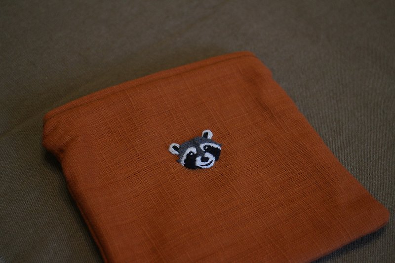 ラクーン手刺繍ジッパー小物バッグ - 財布 - 刺しゅう糸 オレンジ