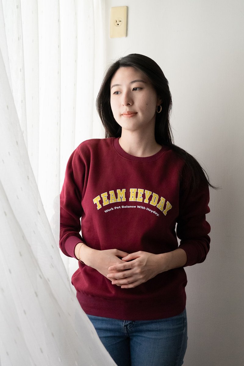 TEAM HEYDAY human pet parent-child clothing series human version long-sleeved style burgundy turmeric characters - เสื้อฮู้ด - ผ้าฝ้าย/ผ้าลินิน สีแดง