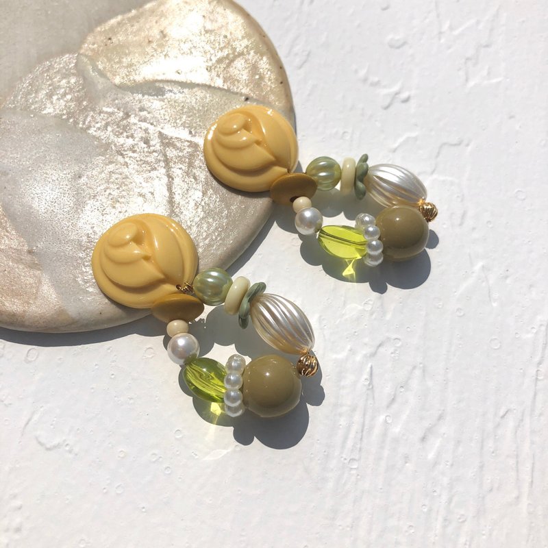 ••• Butter Flower Language••• - Earrings & Clip-ons - Acrylic Yellow