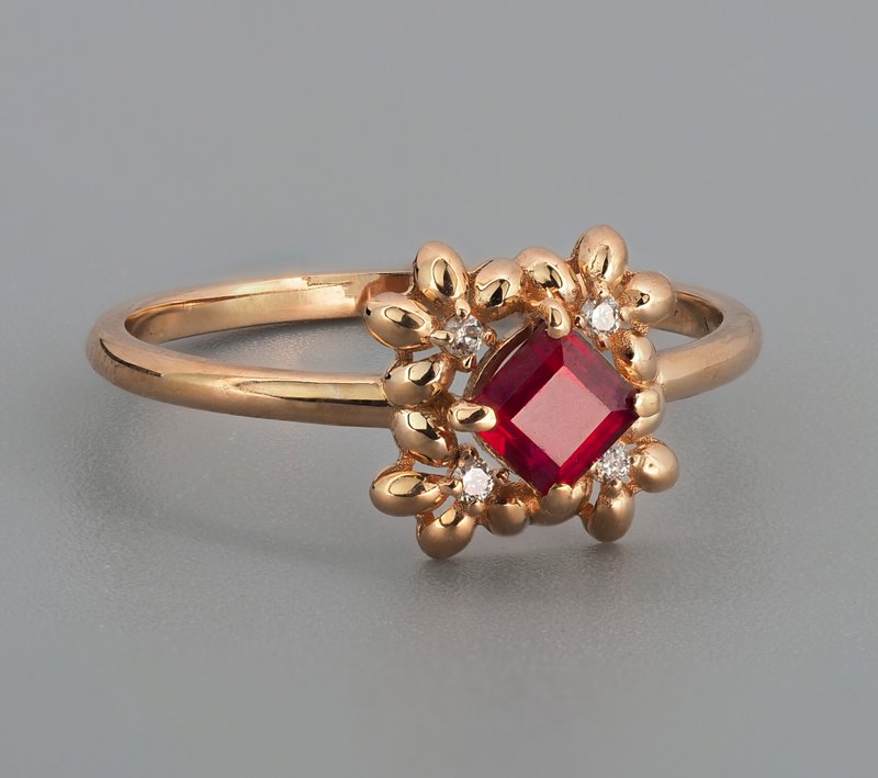 14 k gold ring with ruby and diamonds. - 戒指 - 貴金屬 金色