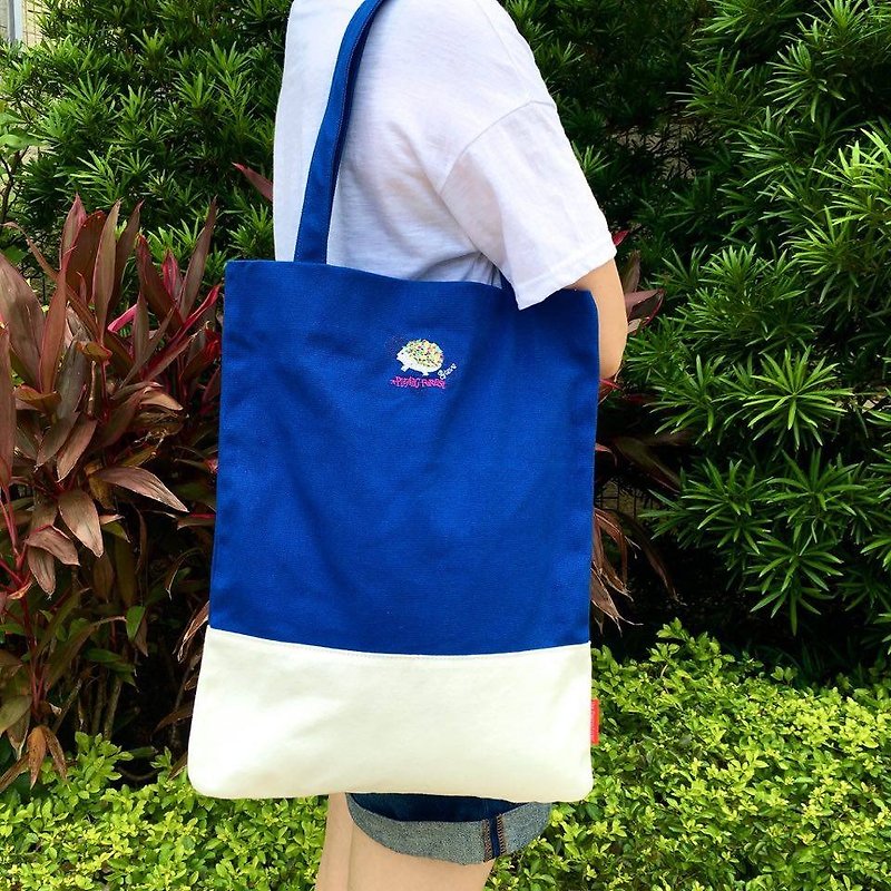 The.Playing.Forest-Steve Embroidery Canvas Tote / Blue,White - กระเป๋าแมสเซนเจอร์ - ผ้าฝ้าย/ผ้าลินิน สีน้ำเงิน