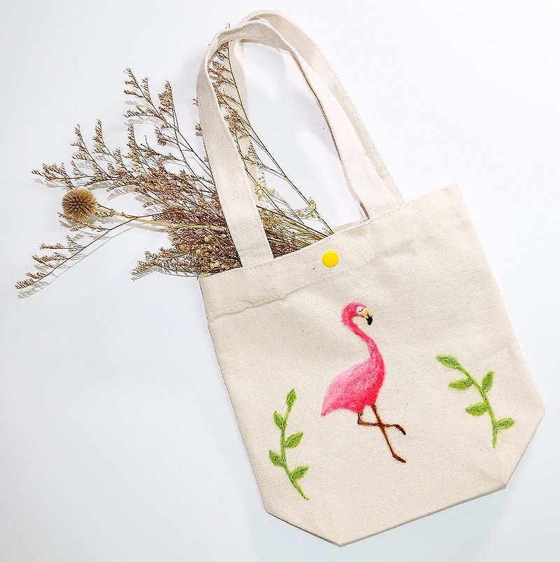 Wool felt embroidered flamingo canvas green bag - กระเป๋าถือ - ขนแกะ สึชมพู