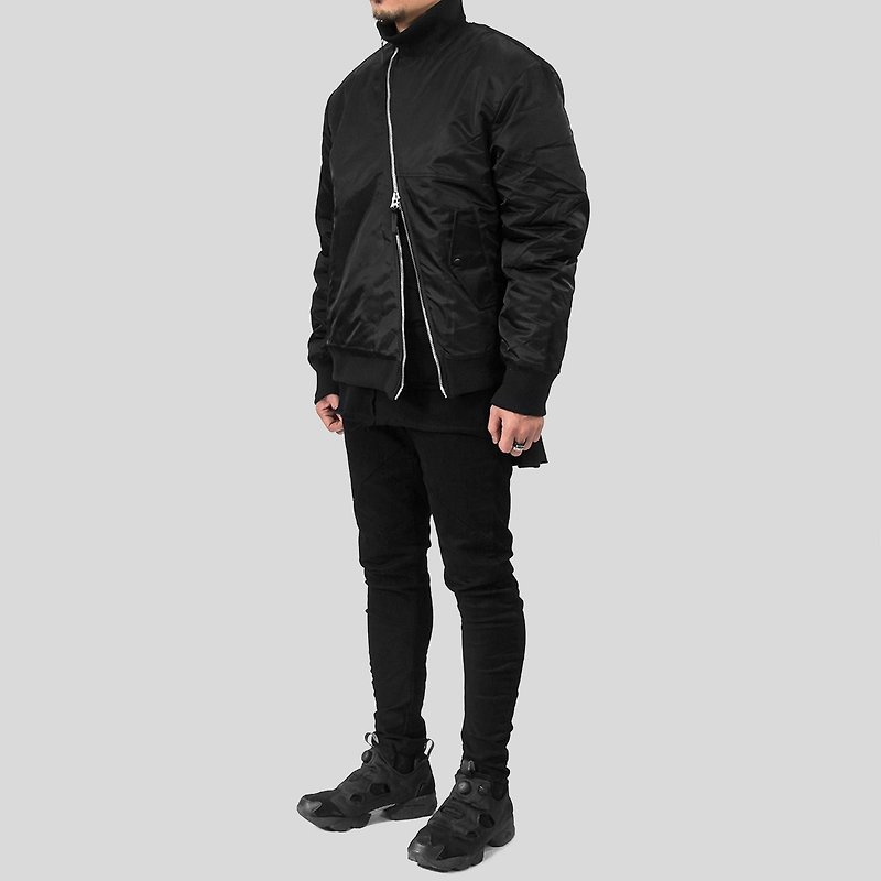 [IONISM] Asymmetrically Tailored Flight Jacket Black - เสื้อโค้ทผู้ชาย - เส้นใยสังเคราะห์ สีดำ