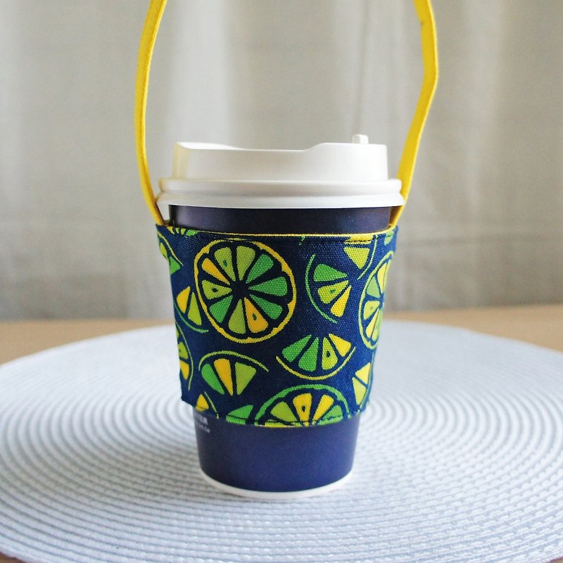 Lovely [Japanese cloth] Lemon slice drink cup bag, bag, eco-friendly cup holder, dark blue - ถุงใส่กระติกนำ้ - ผ้าฝ้าย/ผ้าลินิน สีน้ำเงิน