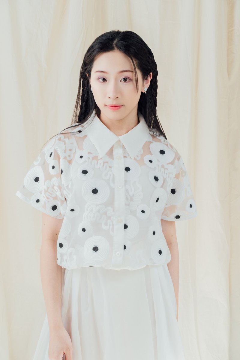 薄紗夏花刺繡連袖襯衫 - 女襯衫 - 聚酯纖維 白色