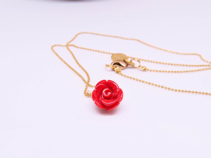 Rose carved necklace (reddish sea, red Dong Ling) - สร้อยคอ - เครื่องเพชรพลอย 