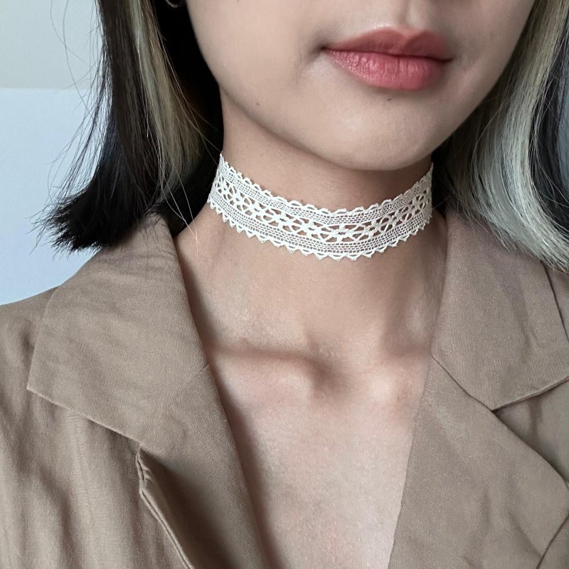 fillings Lace Saffron White Necklace - สร้อยติดคอ - ผ้าฝ้าย/ผ้าลินิน ขาว