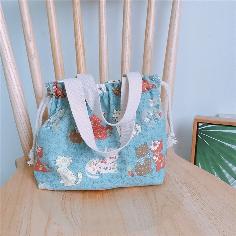 Printed cotton and linen canvas bag portable drawstring bag meal bag cat - กระเป๋าถือ - ผ้าฝ้าย/ผ้าลินิน 