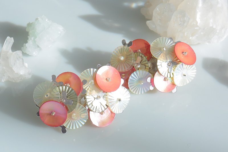 Ore light coral - 耳環/耳夾 - 其他材質 粉紅色